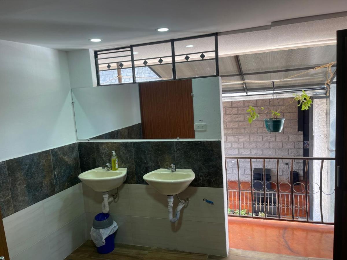 El Jardin Escondido Party Hostel Baños Dış mekan fotoğraf