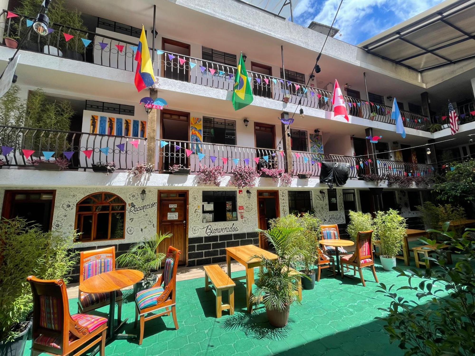 El Jardin Escondido Party Hostel Baños Dış mekan fotoğraf